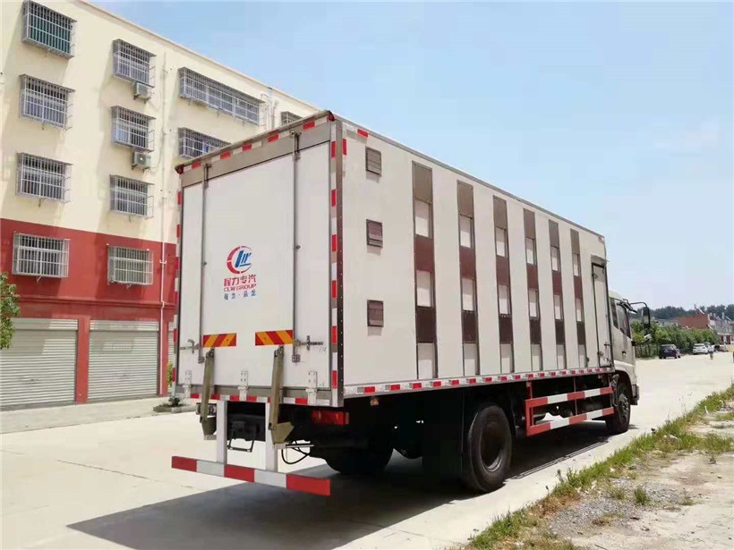 東風天錦7.4米畜禽運輸車